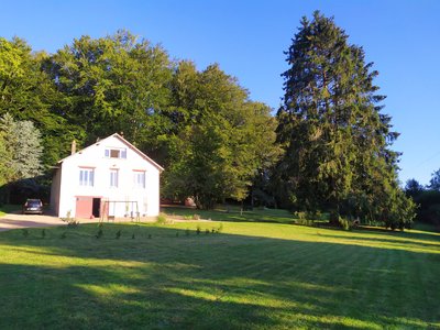 Vue sur la maison depuis le jardin