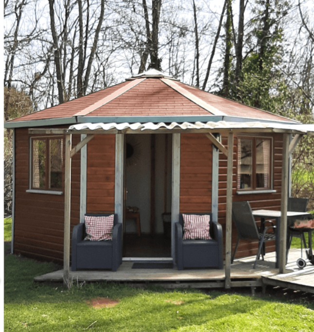 Cabane du camping de l'étang du Goulot à Lormes