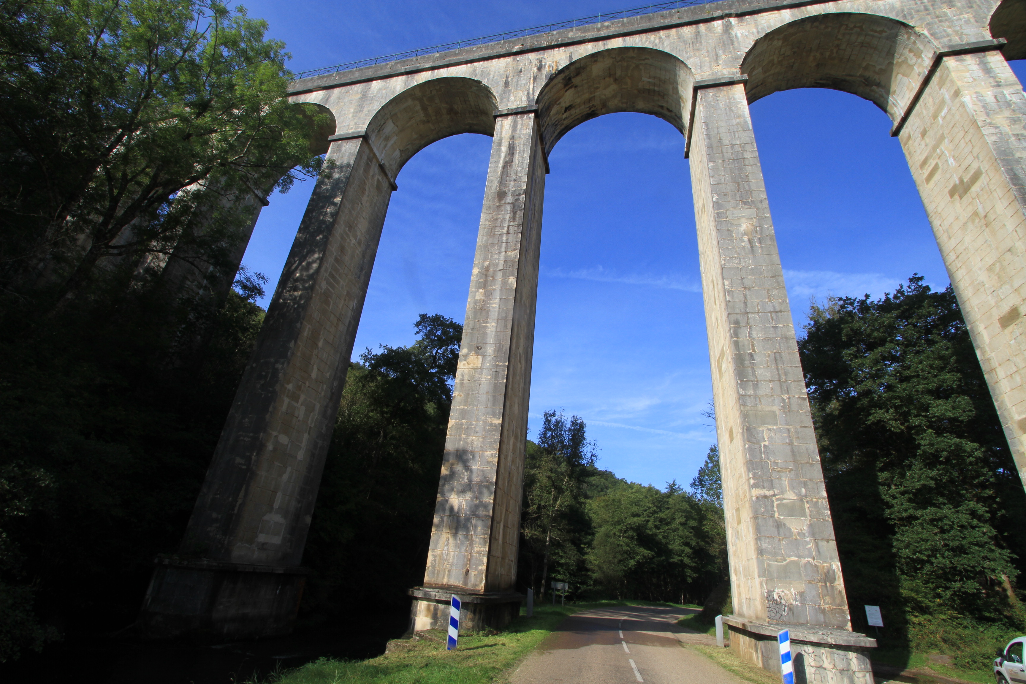 Aqueduc de Montreuillon